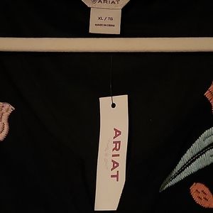 Black Ariat top XL